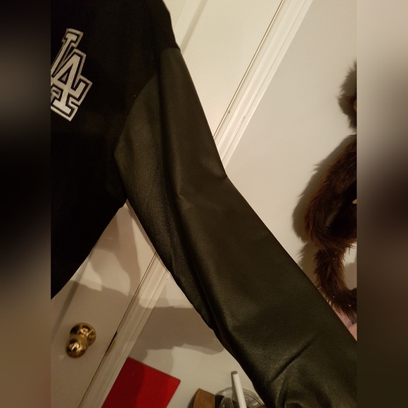 JH Design Group Reversible black LA Dodgers varsity jacket. - Picture 6 of 9
